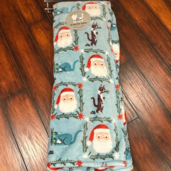 New Berkshire kitty cat creations & Santa clause super soft plush throw 50”x70 - Picture 6 of 8